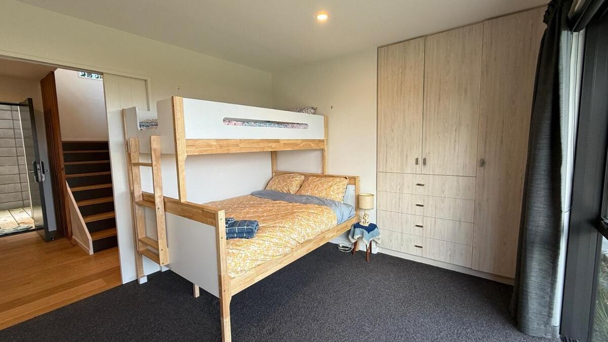 Luxury Retreat With Ocean Views, Sauna & Plunge Christchurch