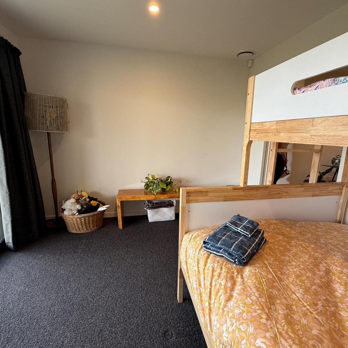 Luxury Retreat With Ocean Views, Sauna & Plunge Holiday home *