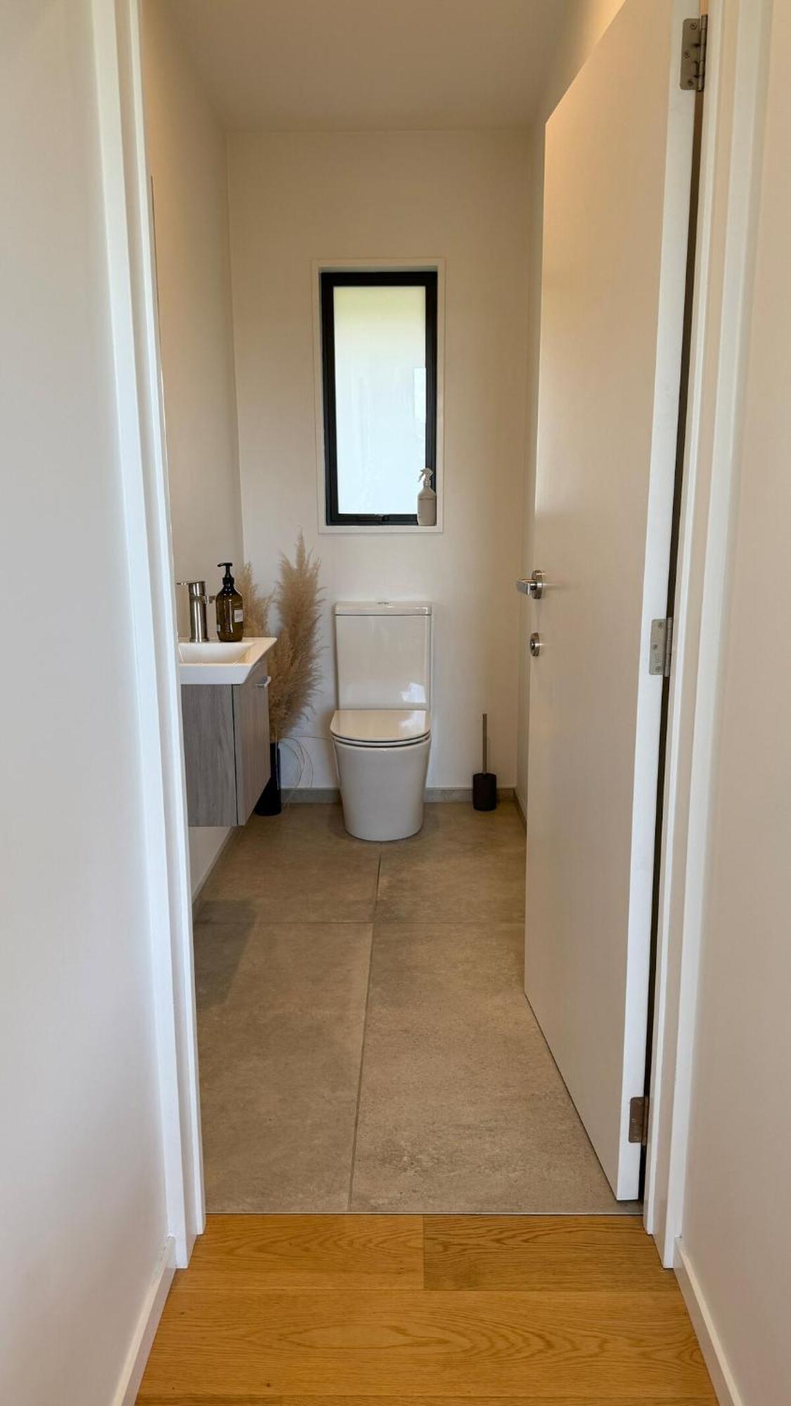 Luxury Retreat With Ocean Views, Sauna & Plunge Holiday home Christchurch
