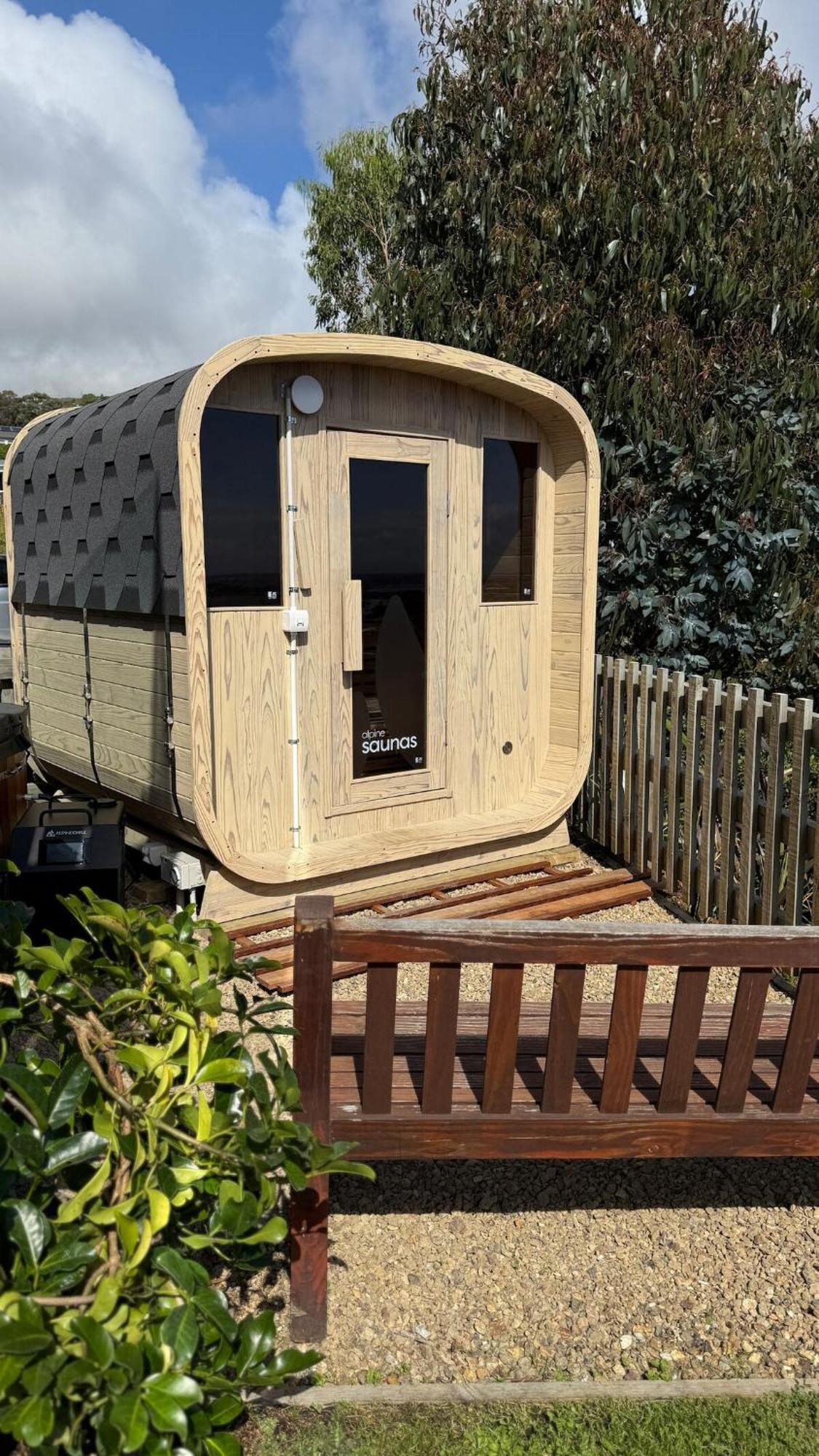 Holiday home Luxury Retreat With Ocean Views, Sauna & Plunge