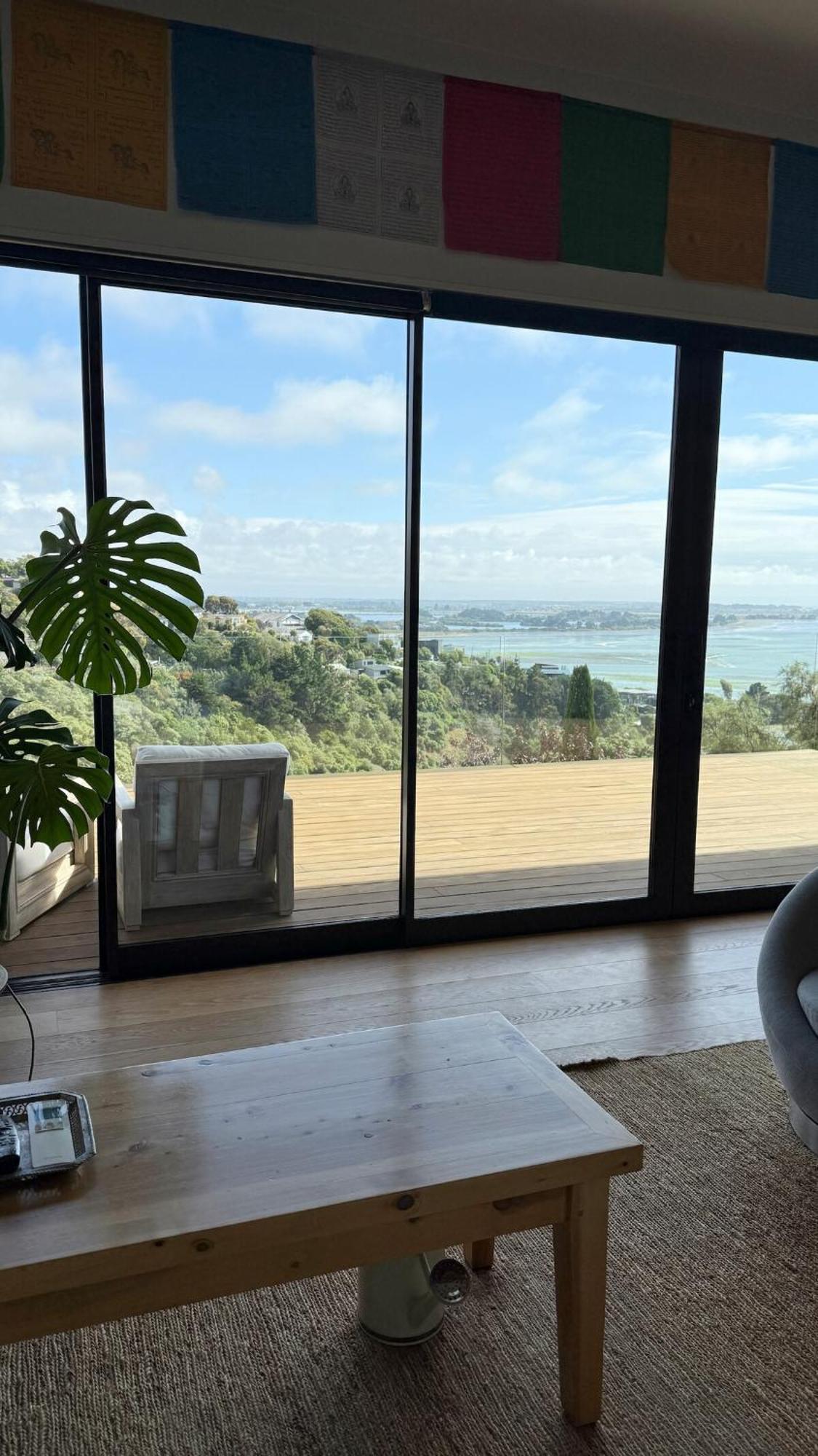 Luxury Retreat With Ocean Views, Sauna & Plunge Holiday home *