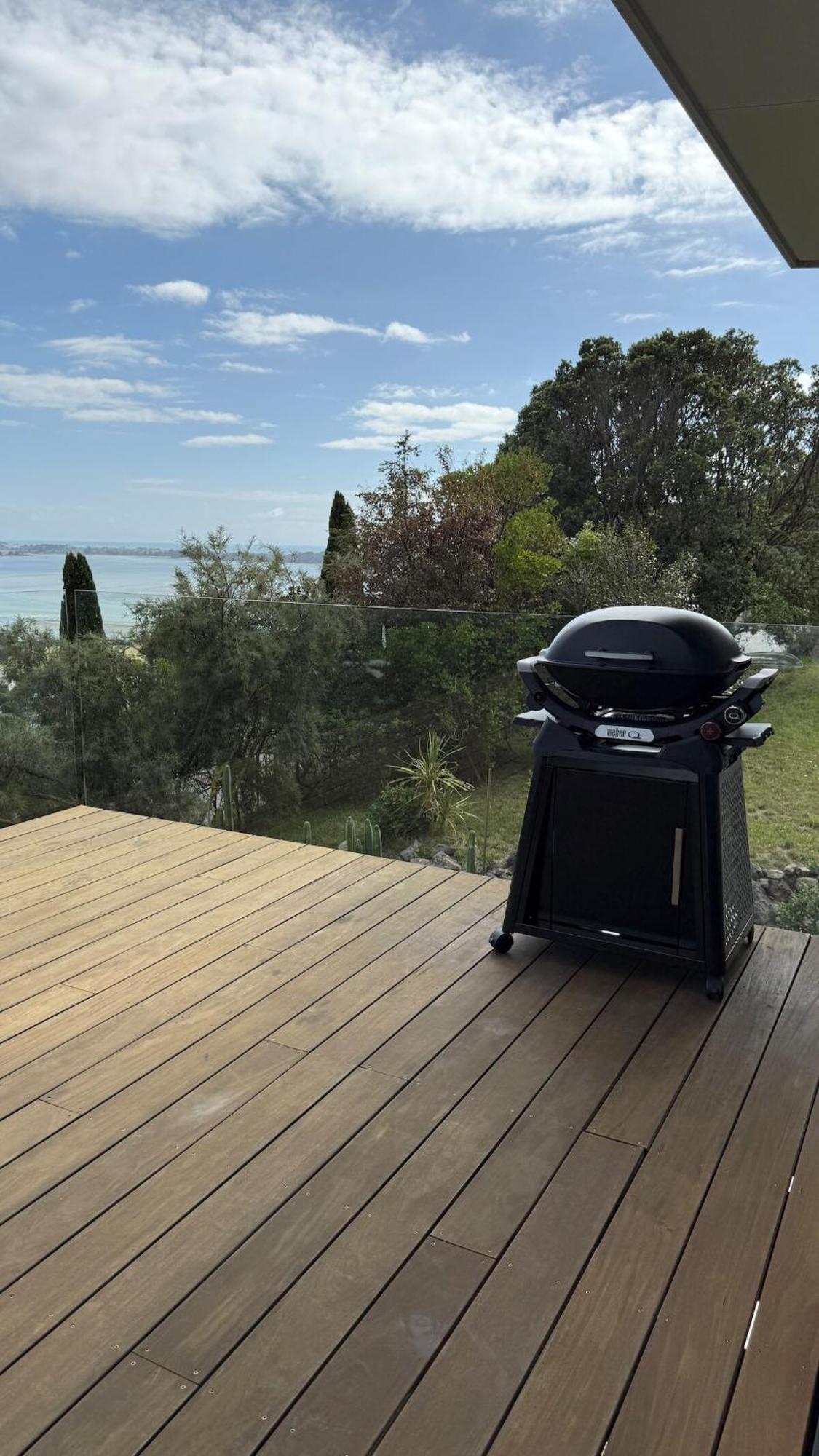 Holiday home Luxury Retreat With Ocean Views, Sauna & Plunge *