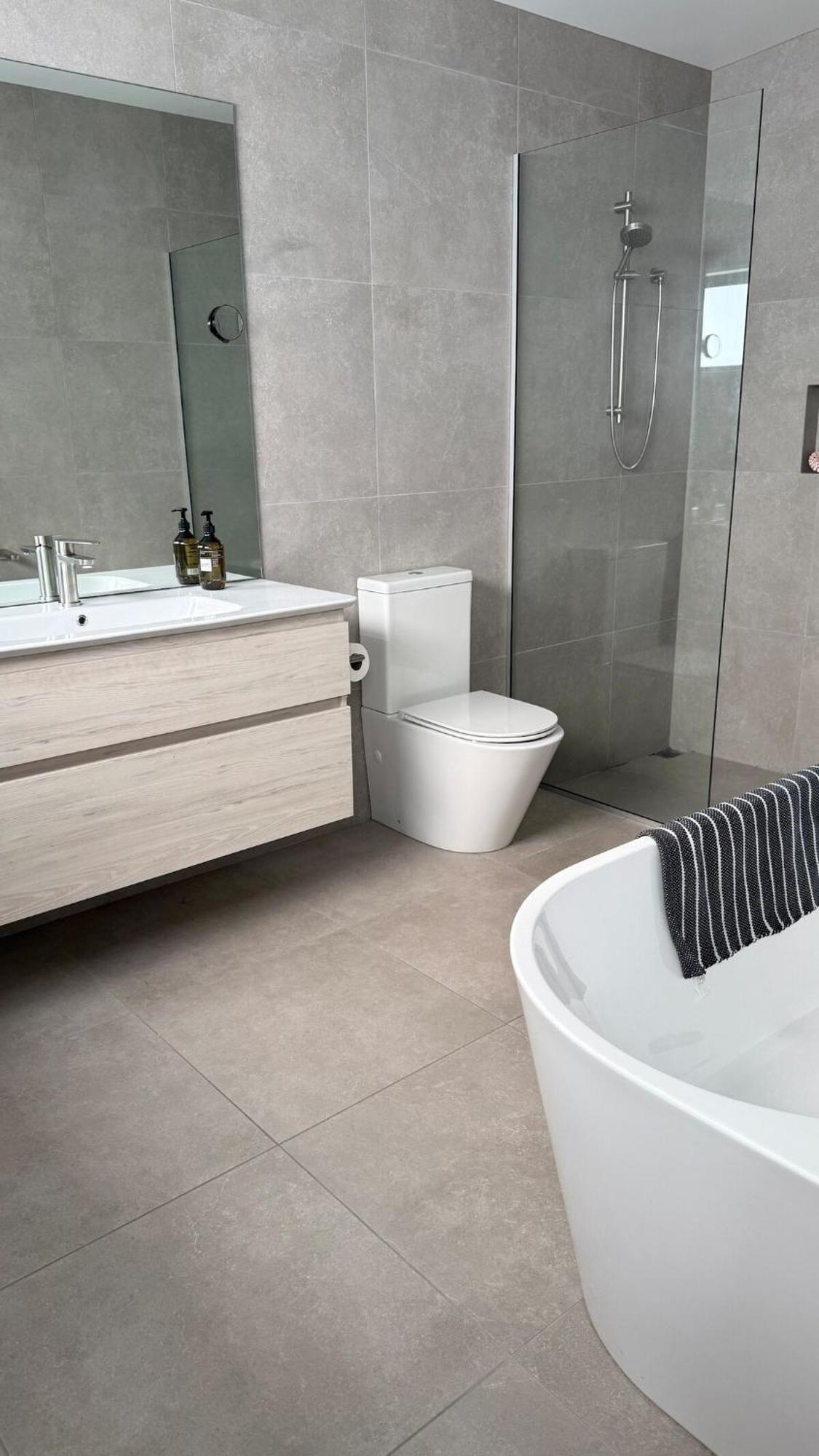 Holiday home Luxury Retreat With Ocean Views, Sauna & Plunge *