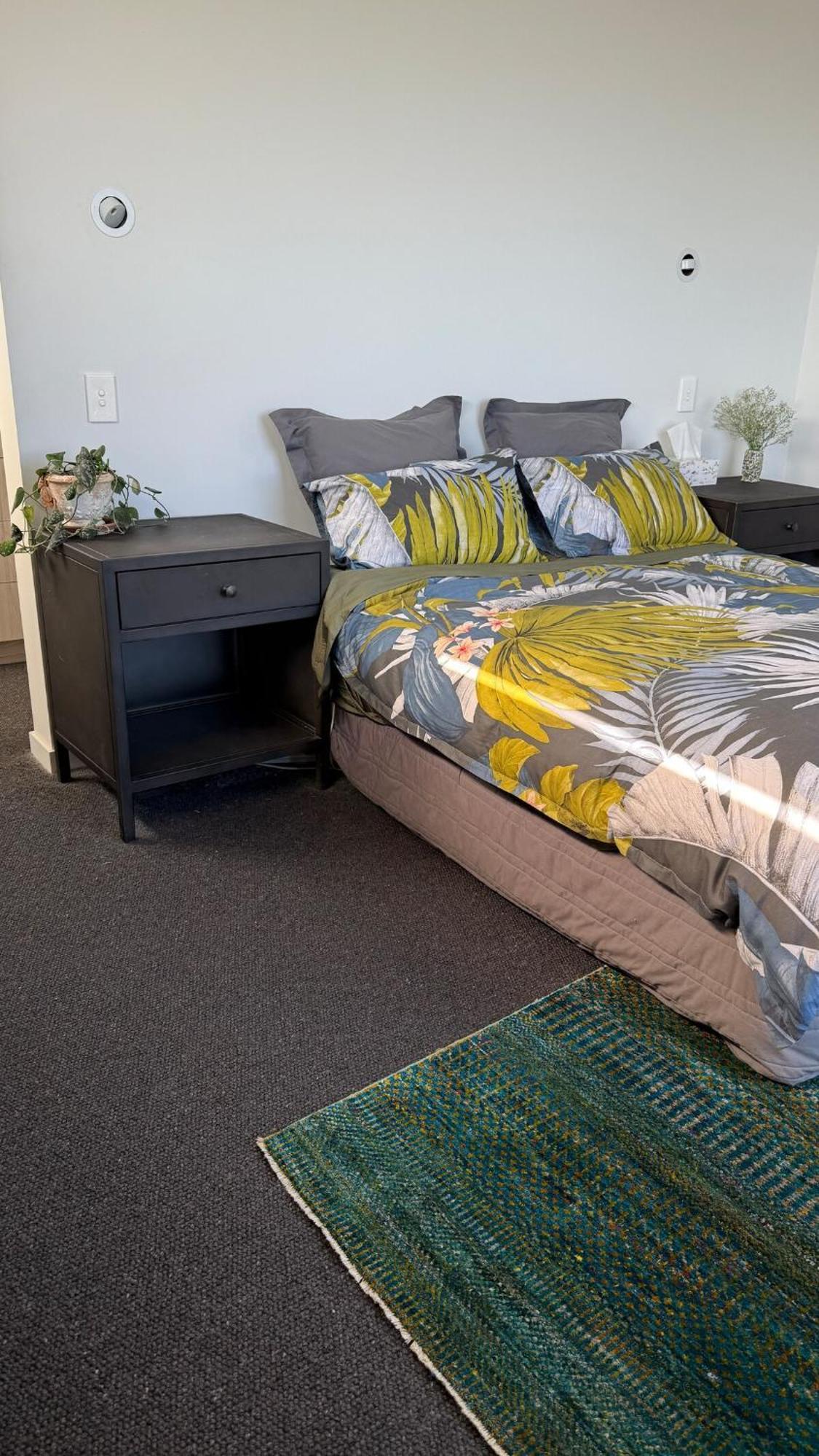Luxury Retreat With Ocean Views, Sauna & Plunge Christchurch