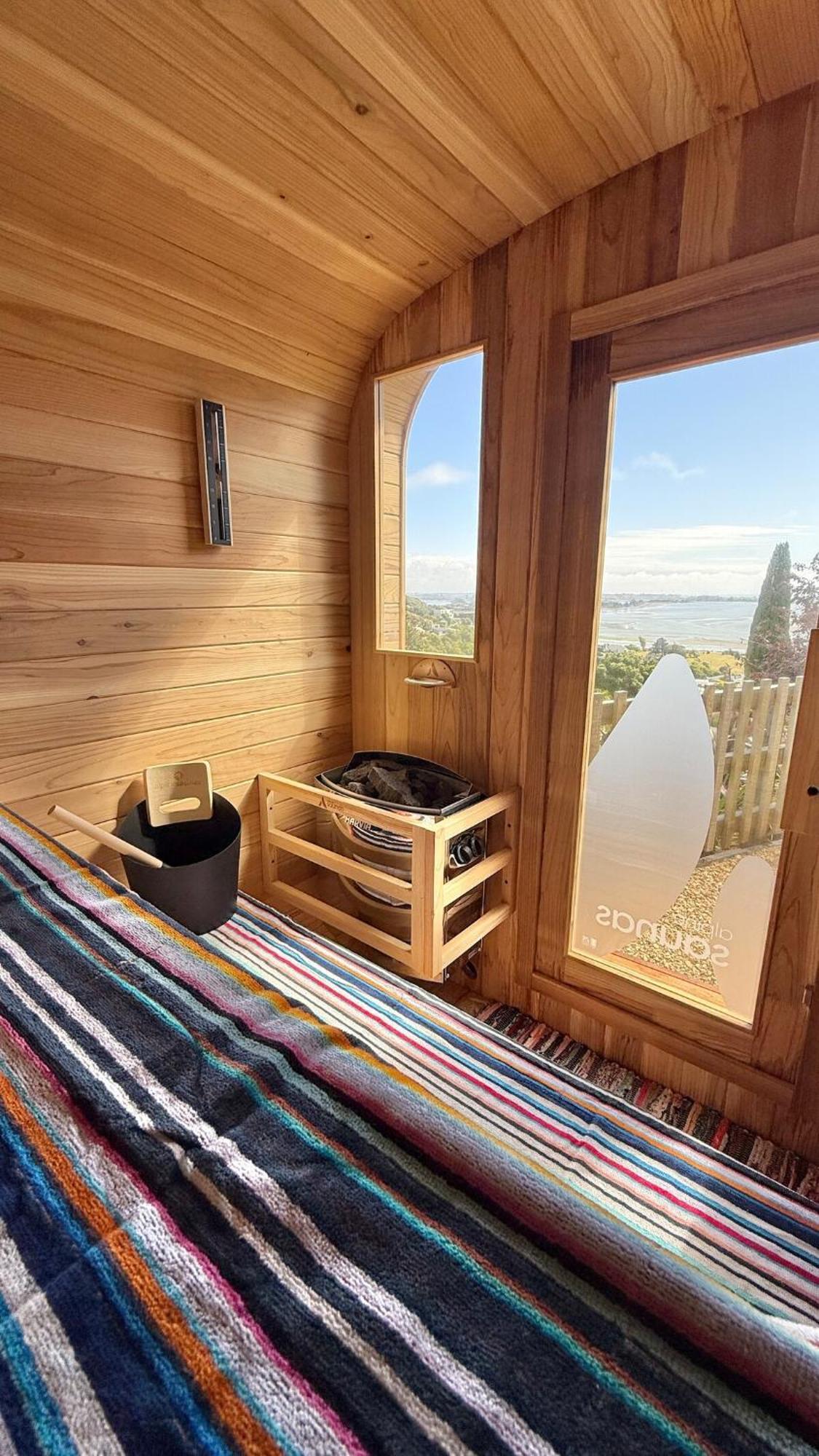 Luxury Retreat With Ocean Views, Sauna & Plunge Holiday home Christchurch