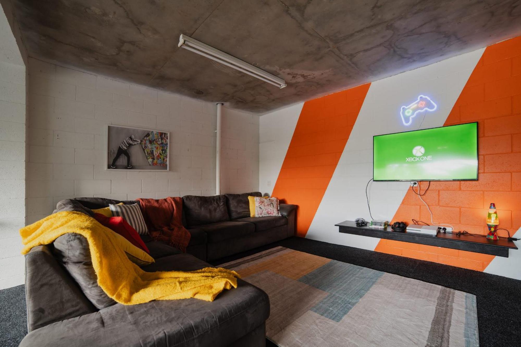 Adventure & Relaxation Cozy 3br With Games & Scenic Views Apartment *