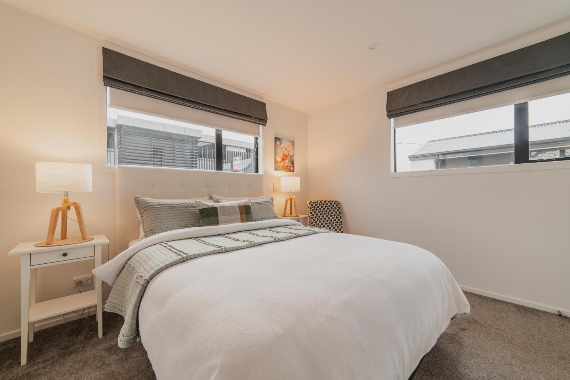 Bright Base - 1bed Kitchen Outdoor Space * Christchurch