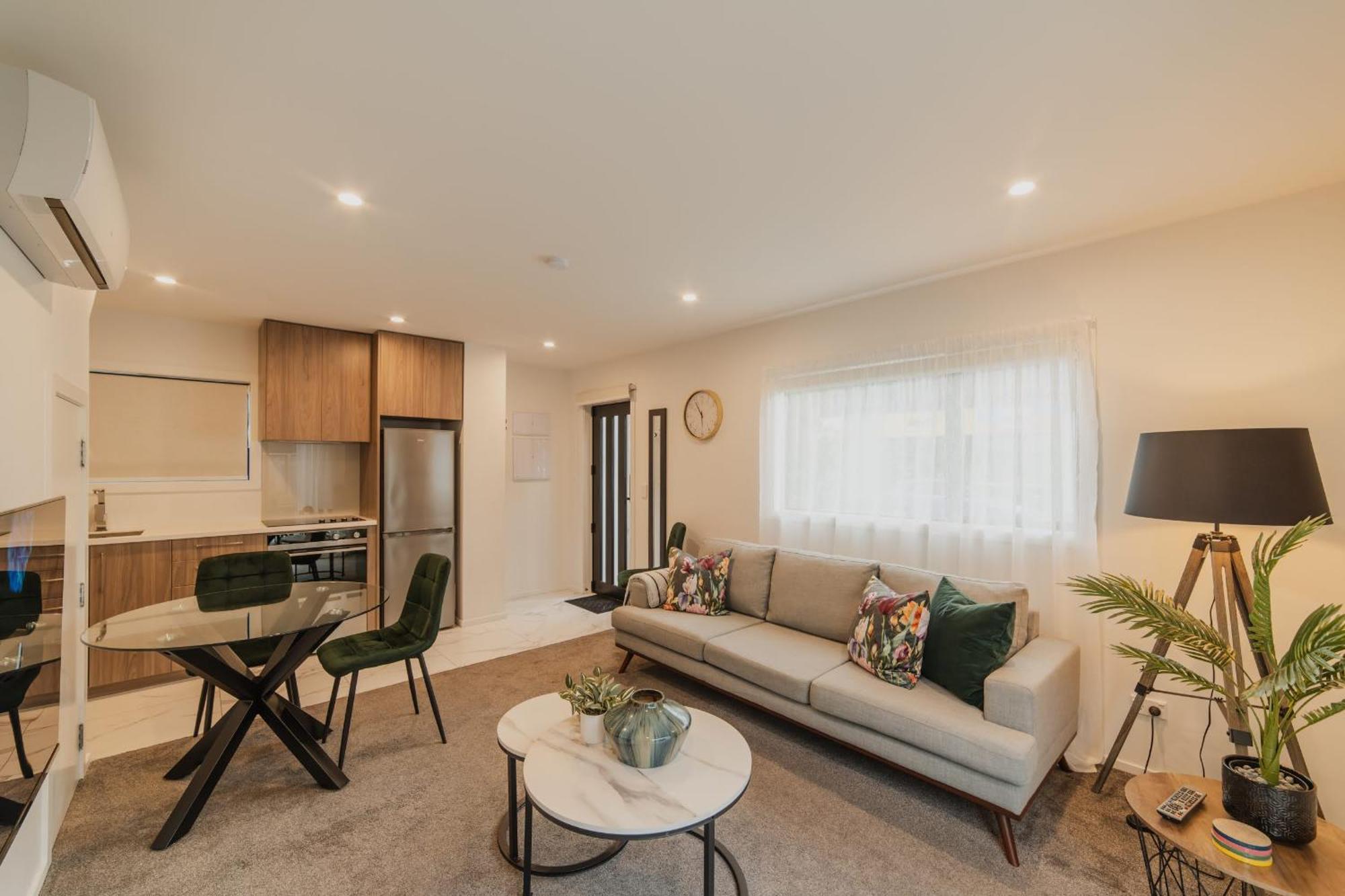 Bright Base - 1bed Kitchen Outdoor Space