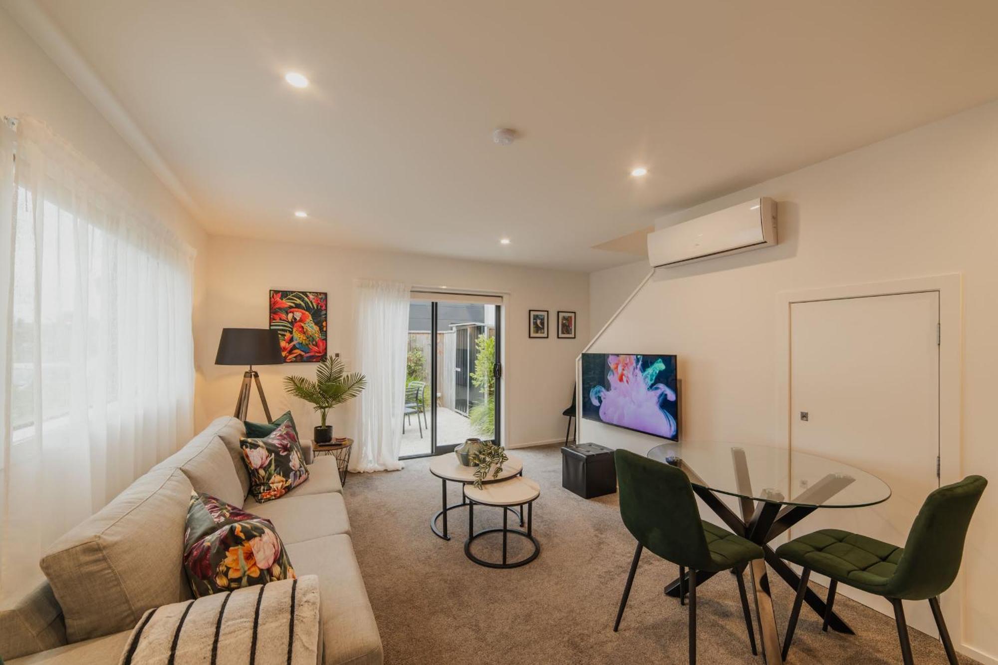 Bright Base - 1bed Kitchen Outdoor Space Holiday home Christchurch