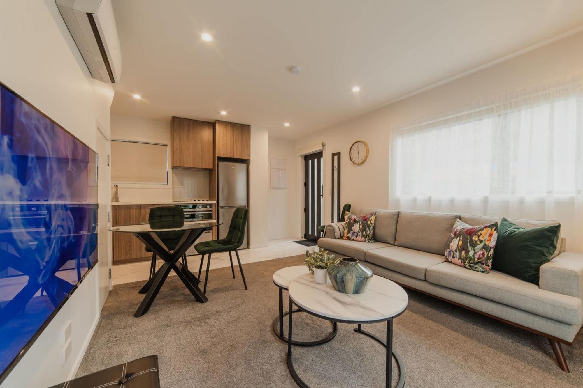 Bright Base - 1bed Kitchen Outdoor Space *