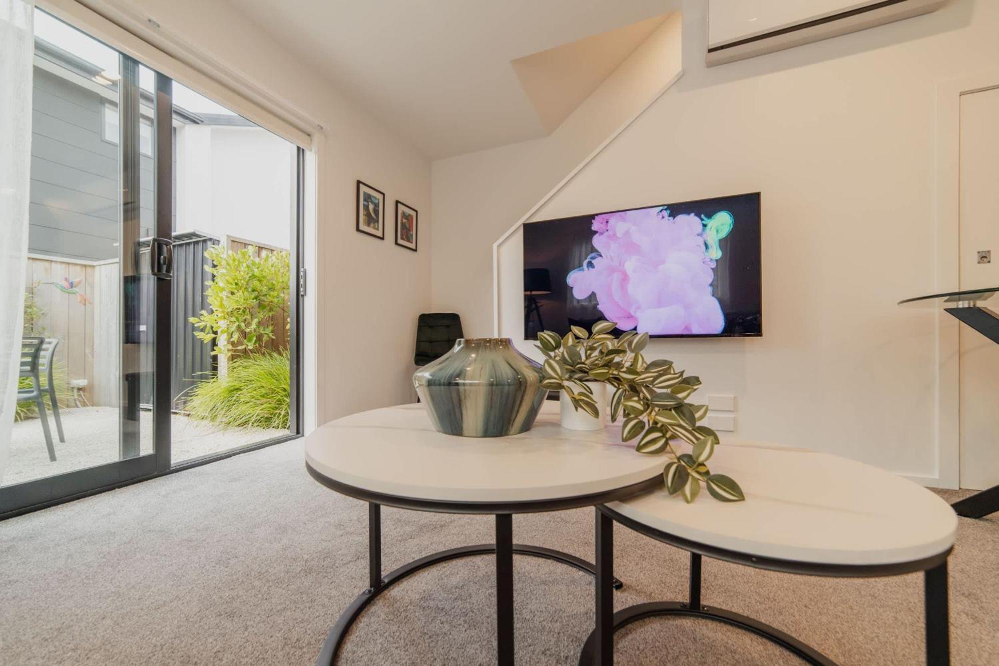 Bright Base - 1bed Kitchen Outdoor Space