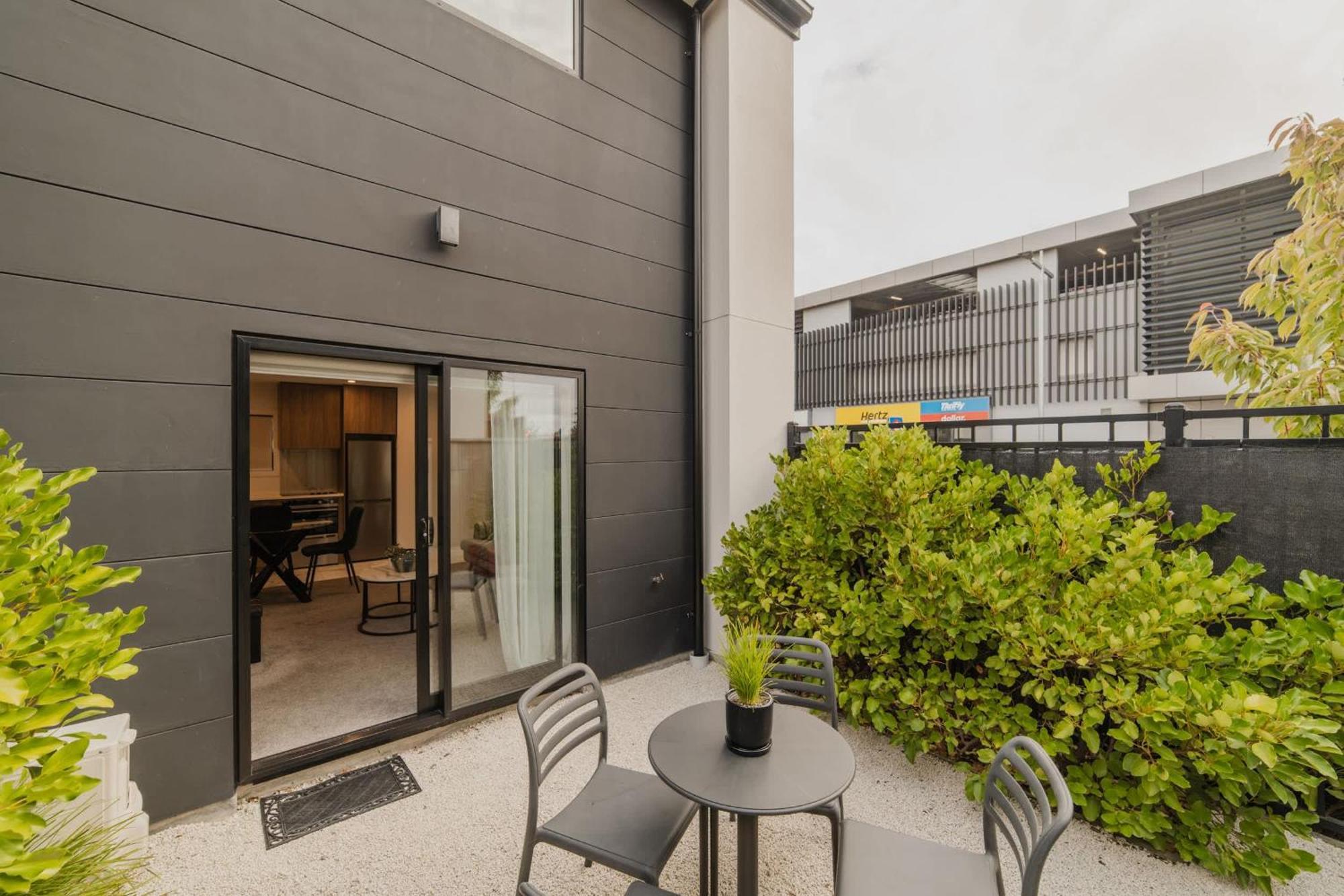 Bright Base - 1bed Kitchen Outdoor Space Christchurch