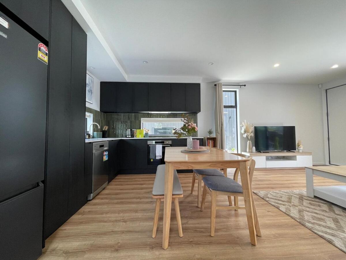 Luxury 2bed2bath Standalone With Parking * Christchurch