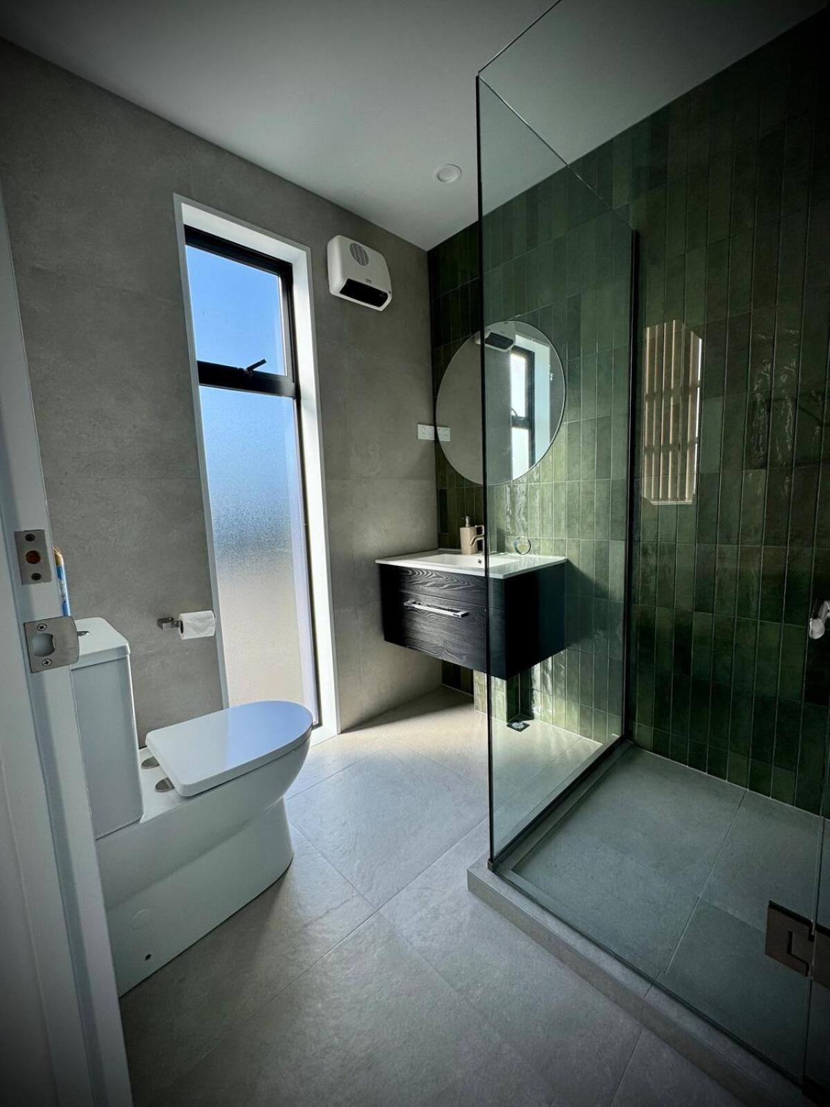 Luxury 2bed2bath Standalone With Parking Christchurch