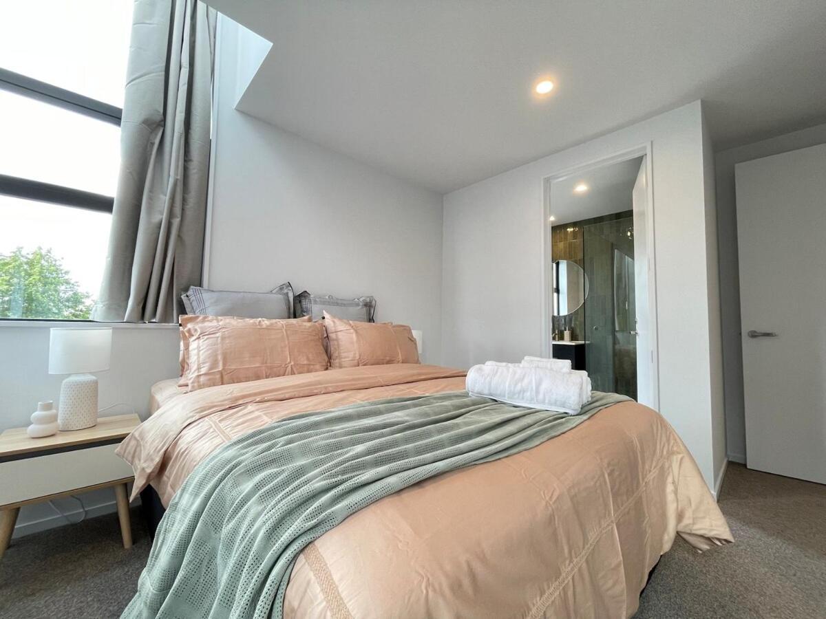 Luxury 2bed2bath Standalone With Parking * Christchurch