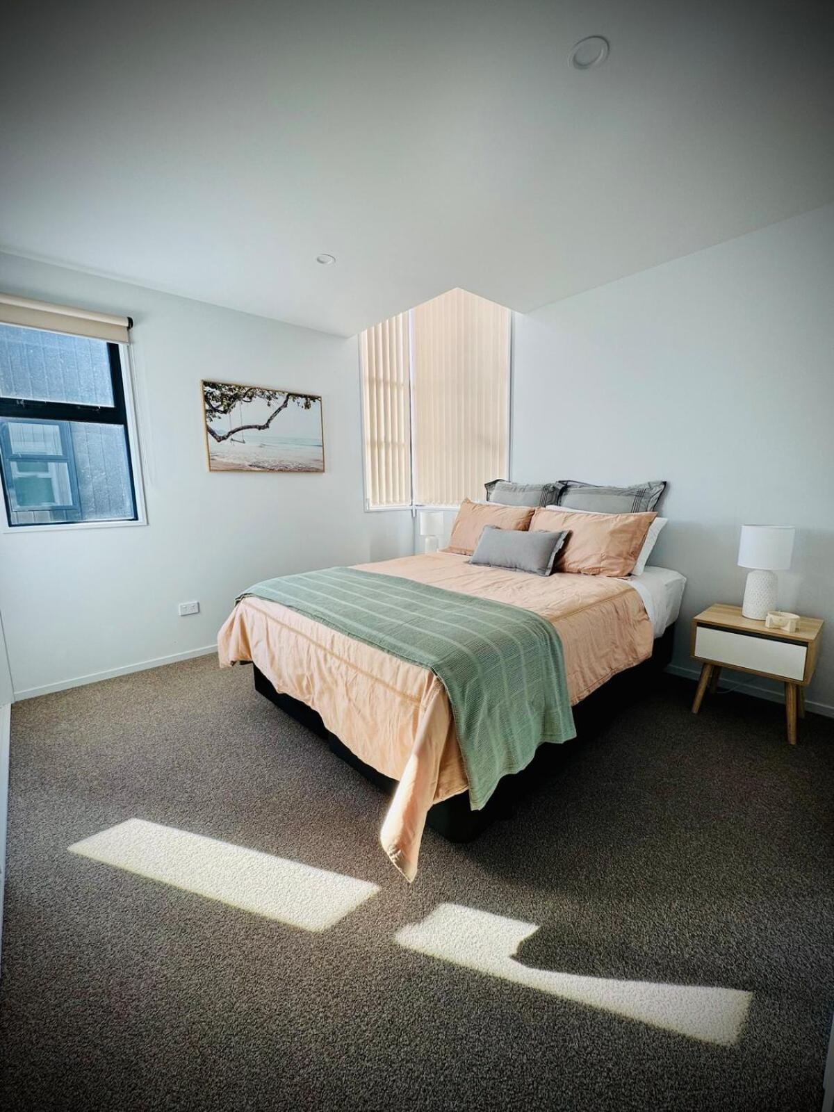 Holiday home Luxury 2bed2bath Standalone With Parking