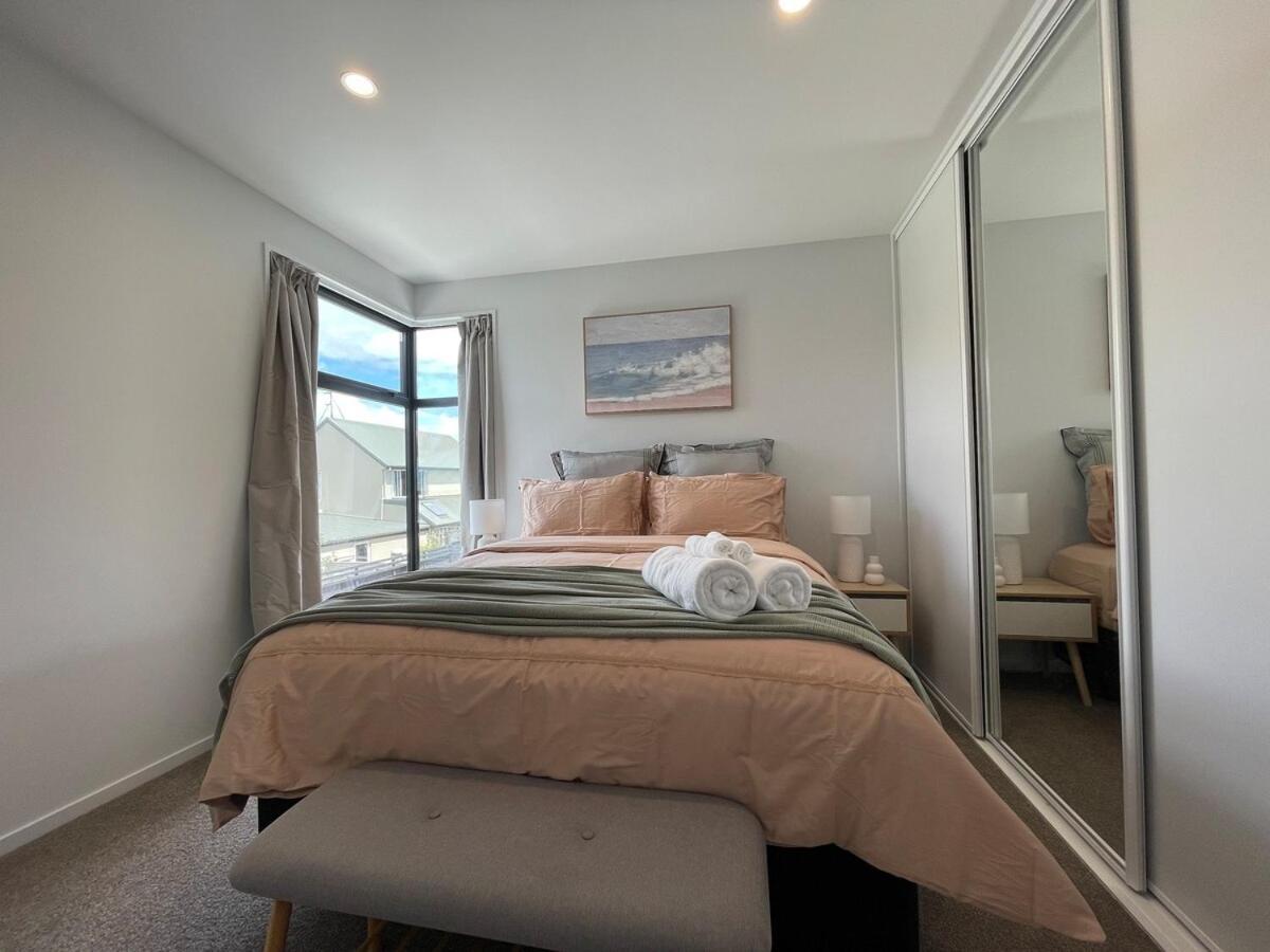 Holiday home Luxury 2bed2bath Standalone With Parking