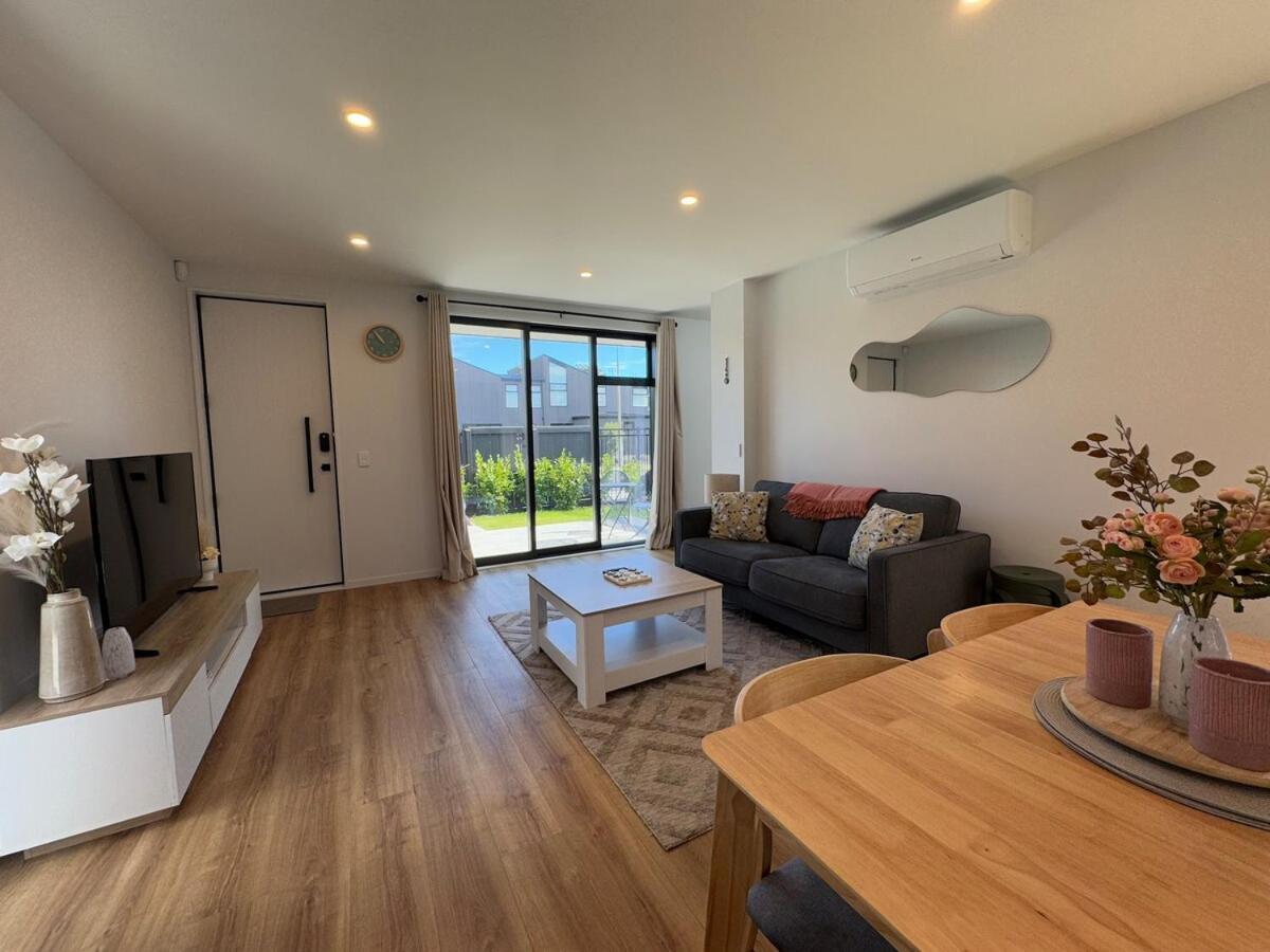 Luxury 2bed2bath Standalone With Parking Holiday home Christchurch