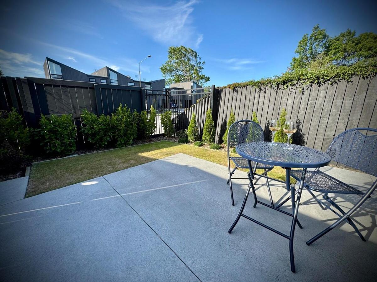 Holiday home Luxury 2bed2bath Standalone With Parking Christchurch