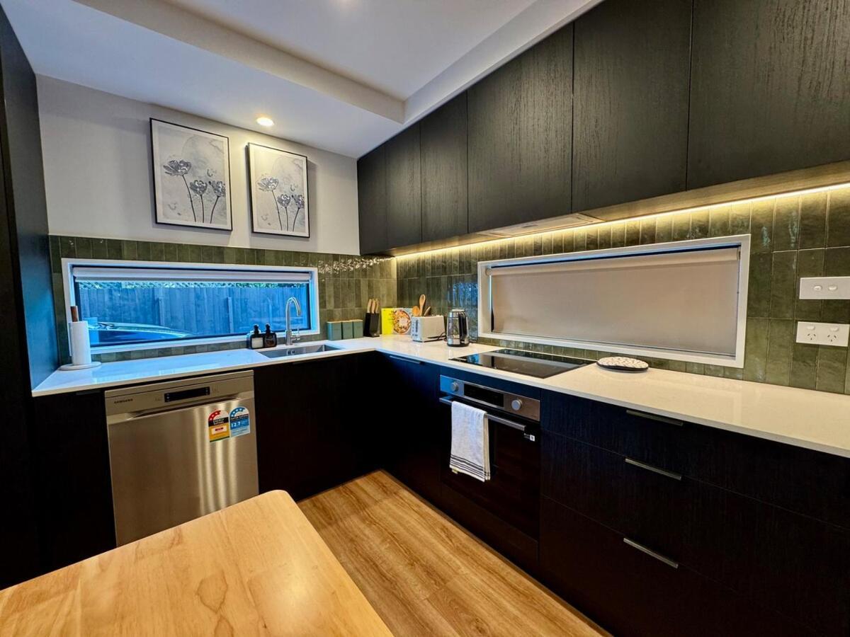 Luxury 2bed2bath Standalone With Parking Christchurch