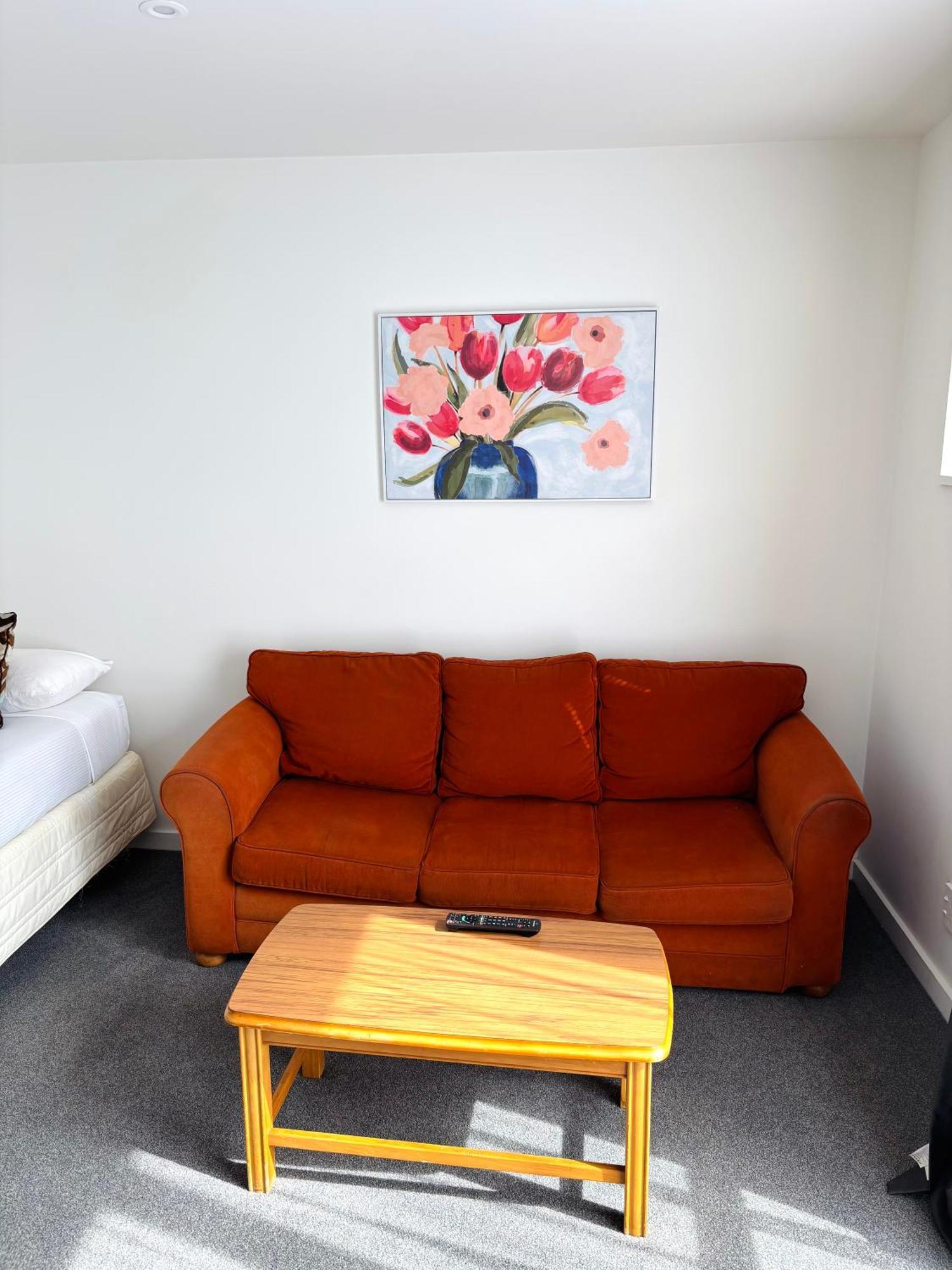 Bush Court 4*