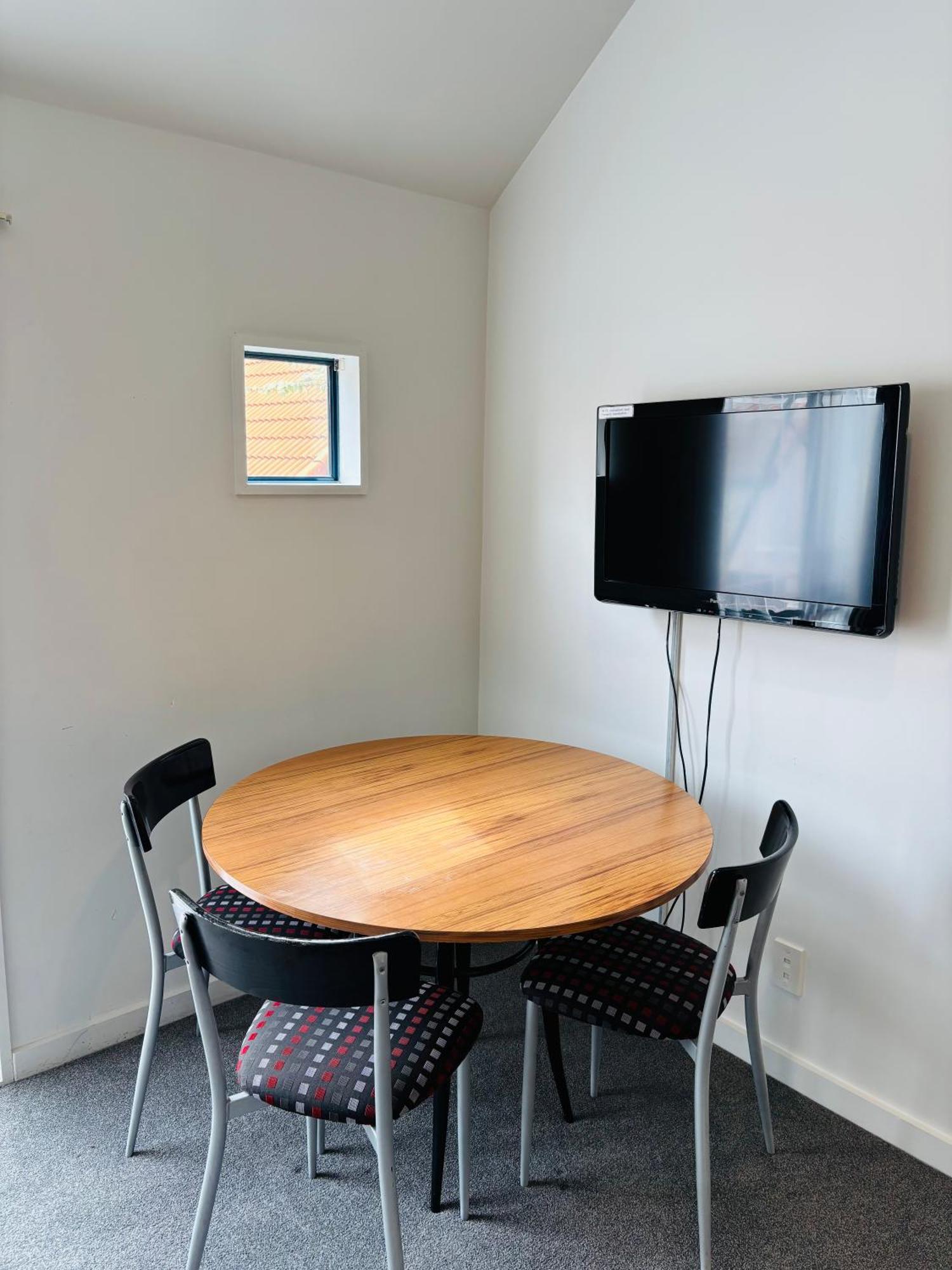 Bush Court Motel 4*