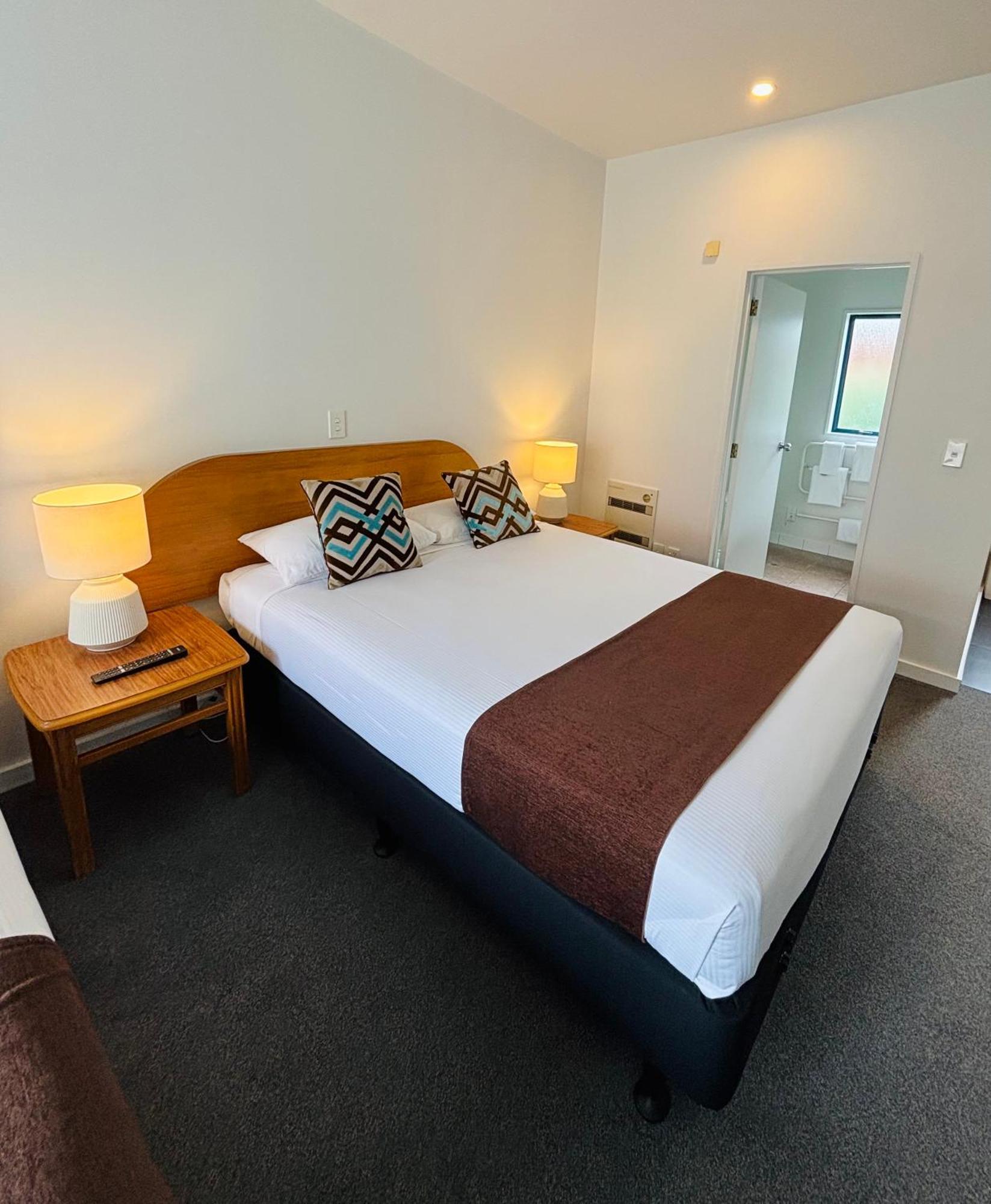 Motel Bush Court 4*