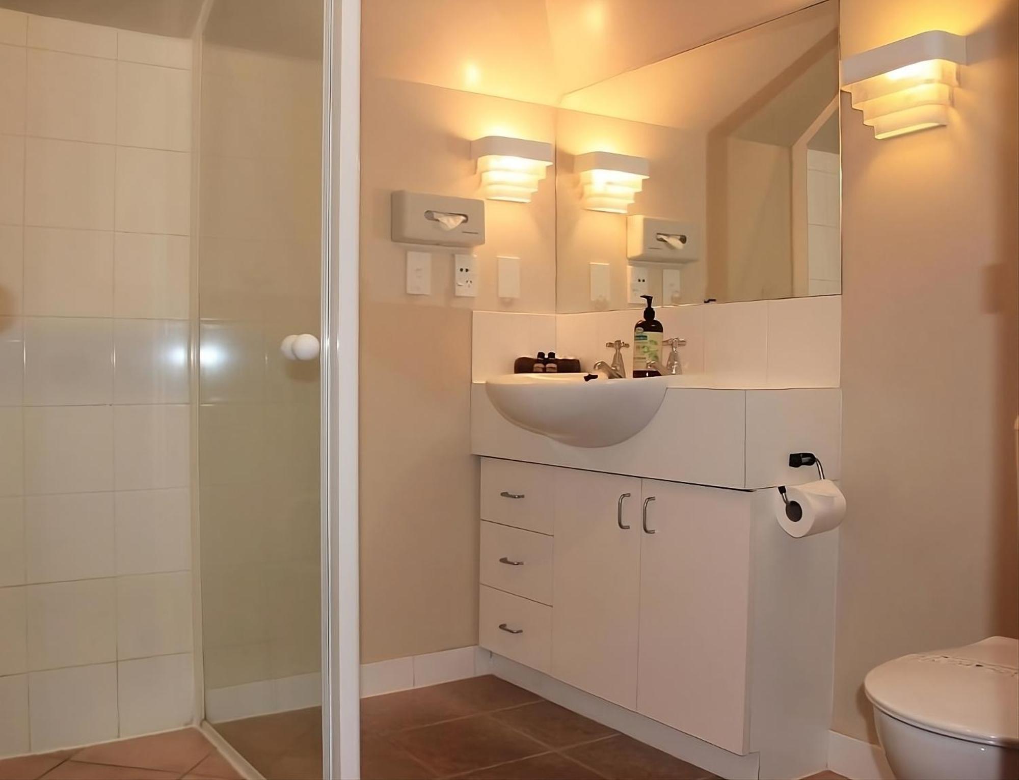 Bush Court Motel 4*