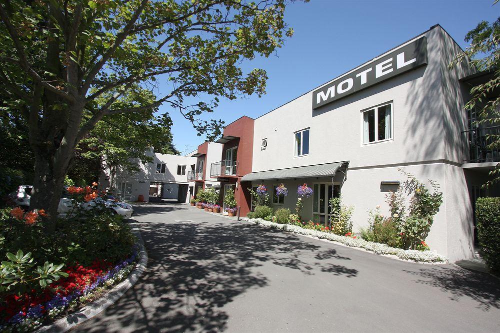 Centre Motel 4*