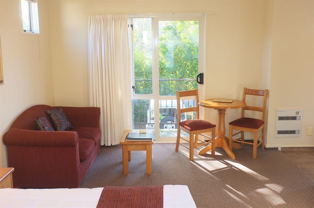 Centre Motel 4*