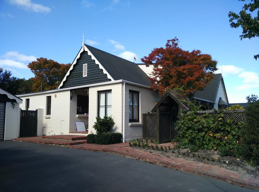 Monica Guest House *