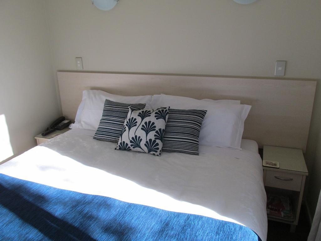 Motel 166 Majestic Court 4*