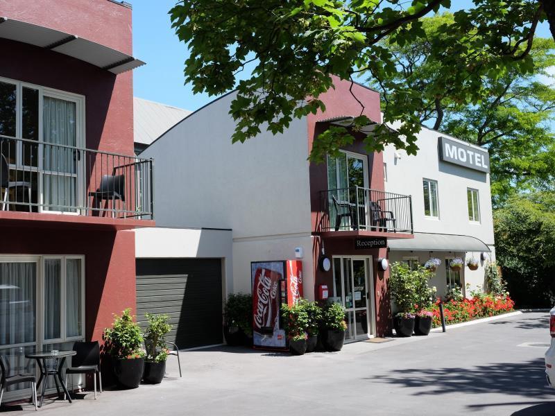 Centre Motel 4*