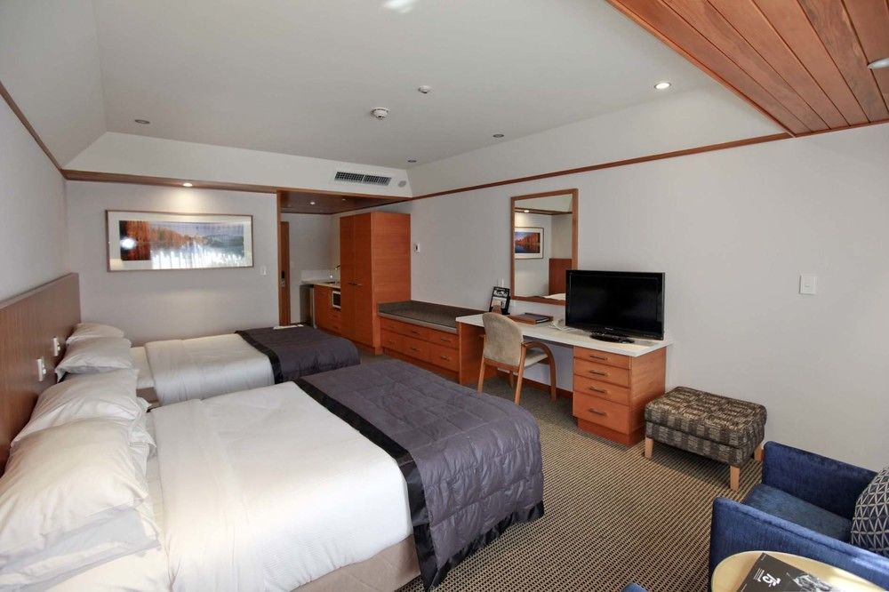 Commodore Airport Hotel 4*