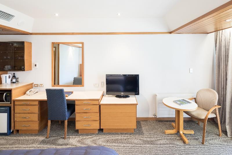 Commodore Airport Hotel 4*