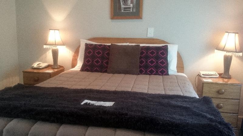 Motel Bush Court 4*