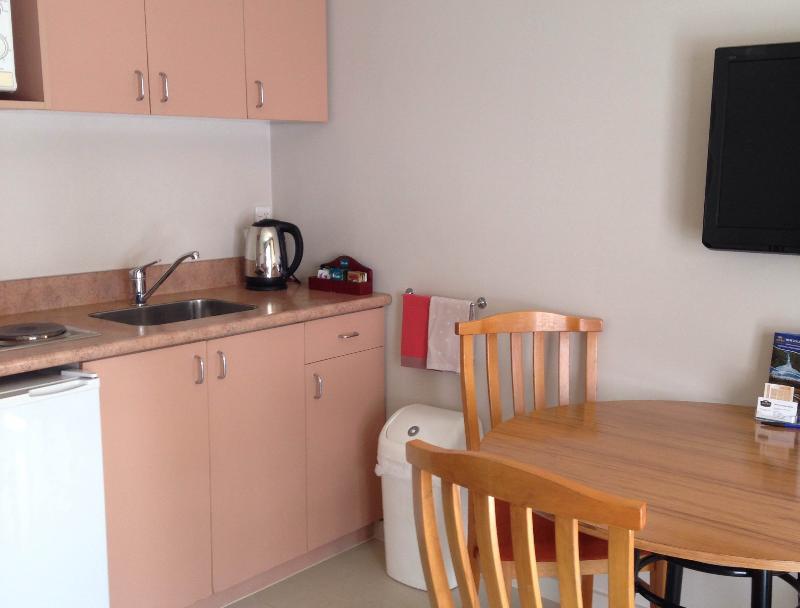 Motel Bush Court 4*