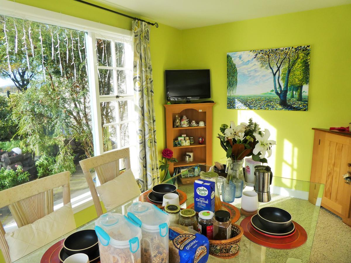 On Hagley Park, Central, A Free Ride To Railway Station Bed & Breakfast 3*
