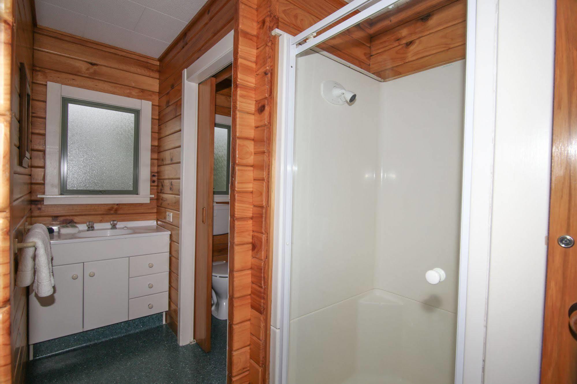 Amber Kiwi & Holiday park 4*