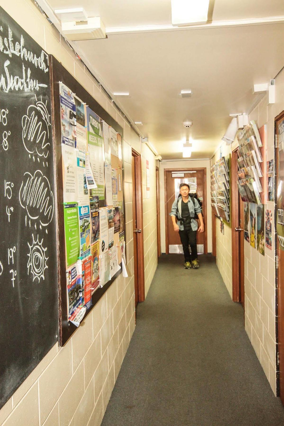 Hostel Around The World Backpackers *