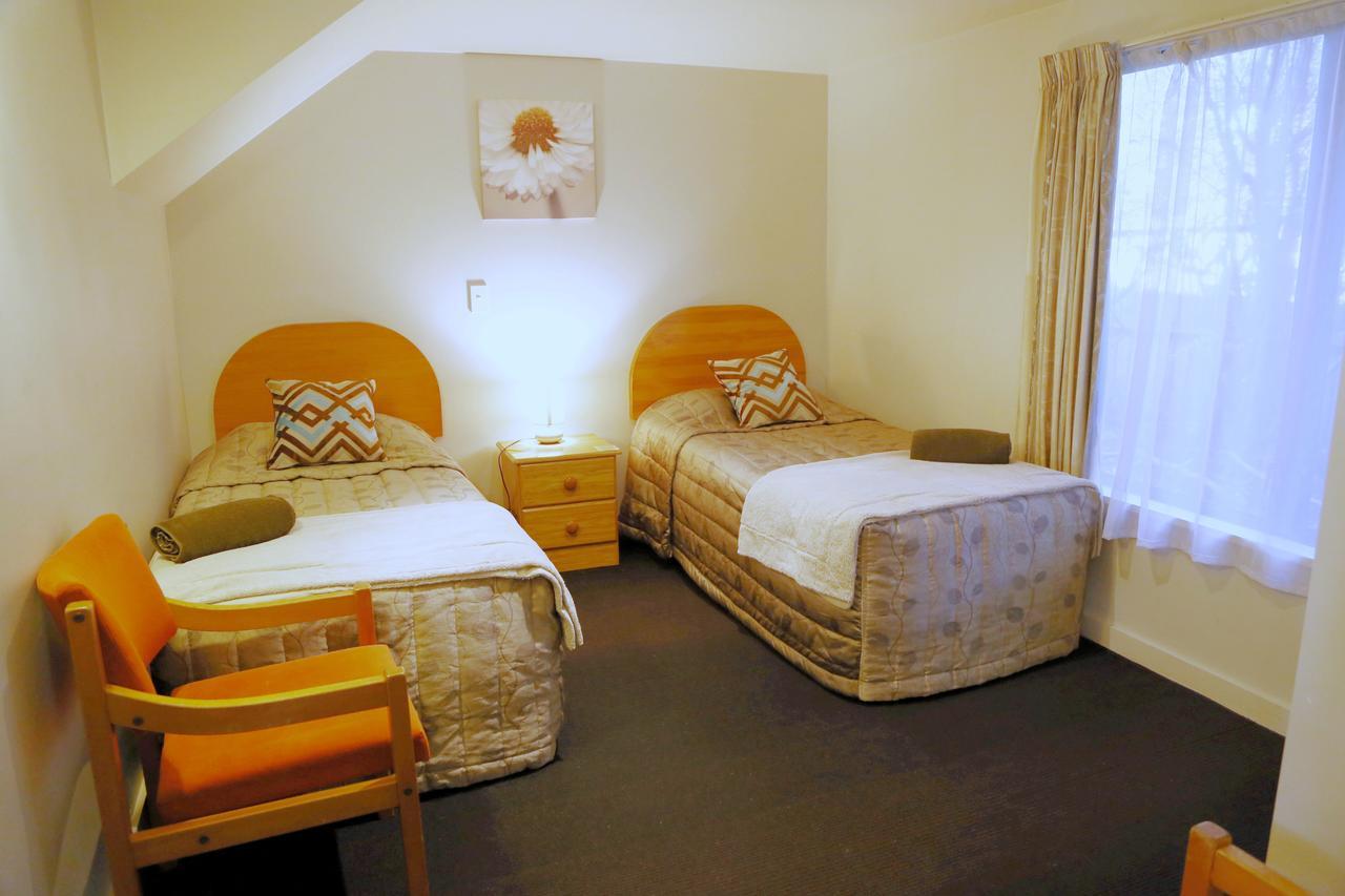 Bush Court 4*