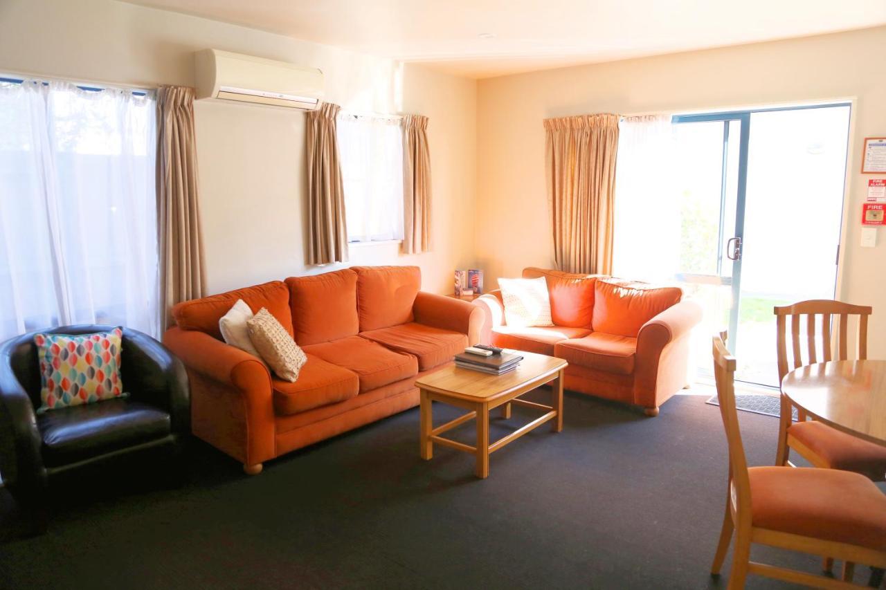 Bush Court 4*