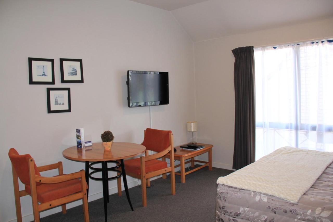 Motel Bush Court 4*