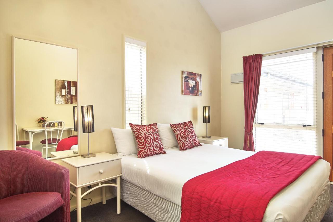 Motel Apollo 4*