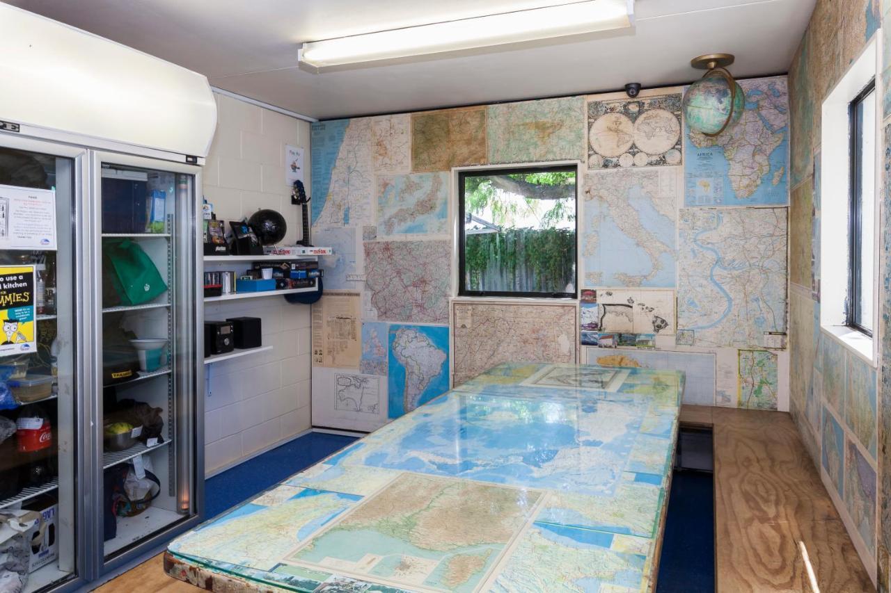 Hostel Around The World Backpackers