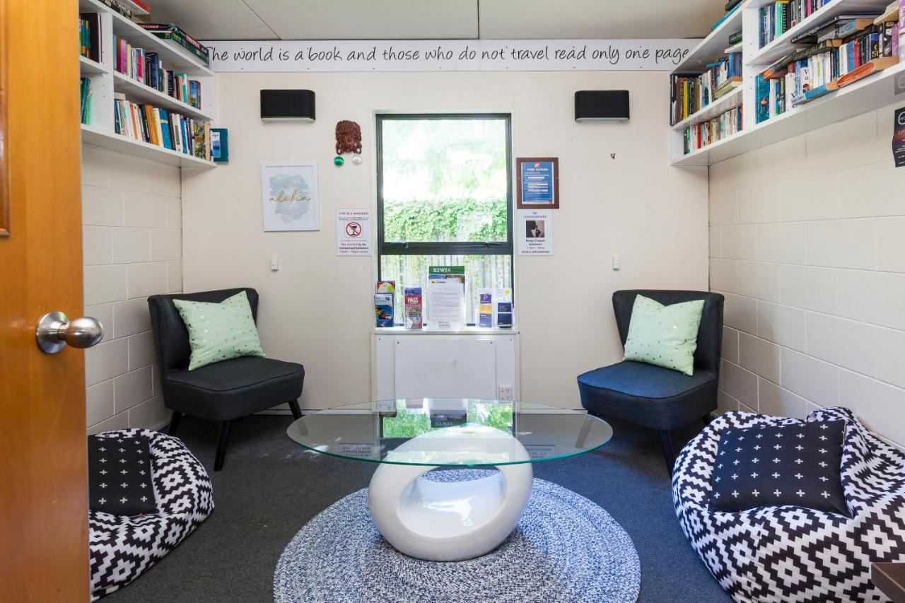 Around The World Backpackers Hostel *