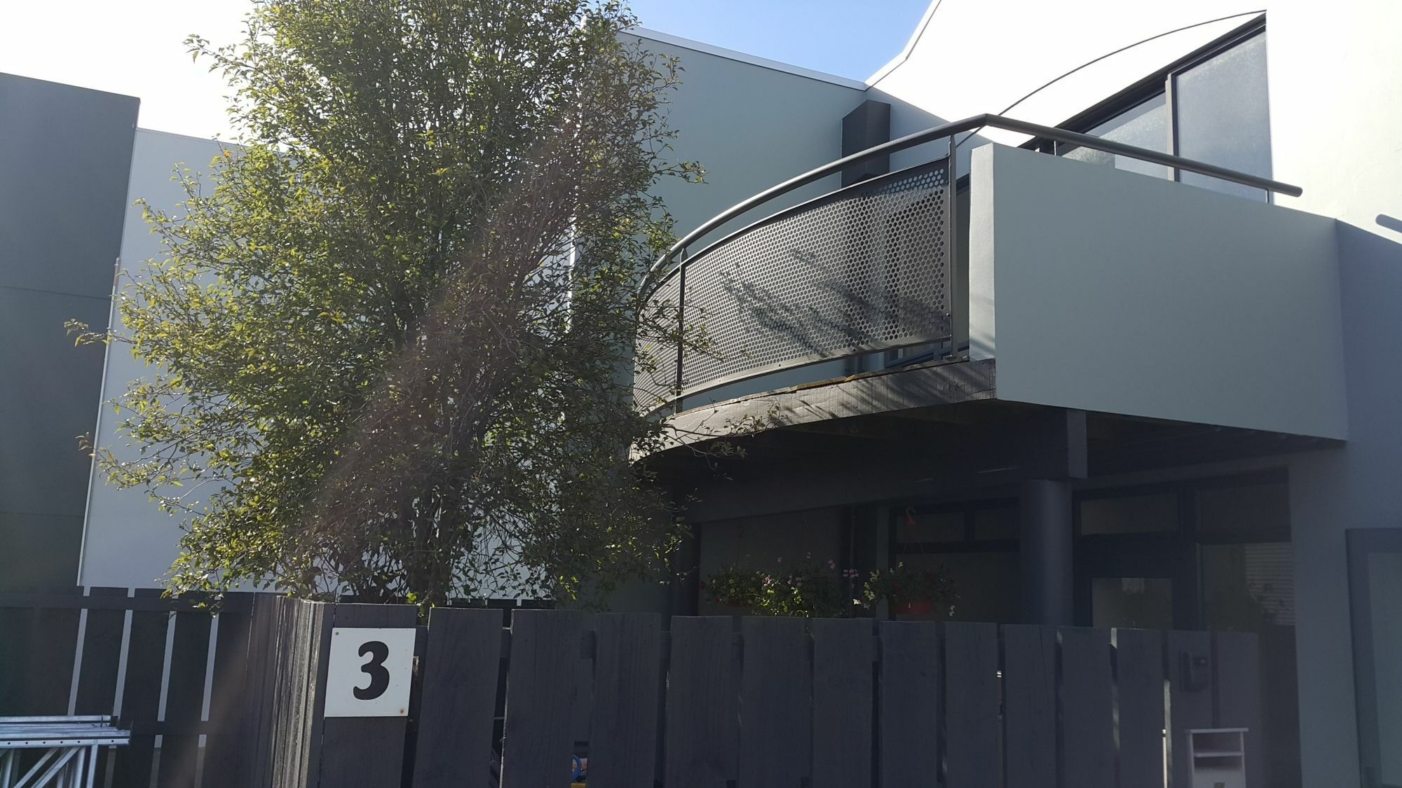 Riccarton Loft - Christchurch Holiday Homes