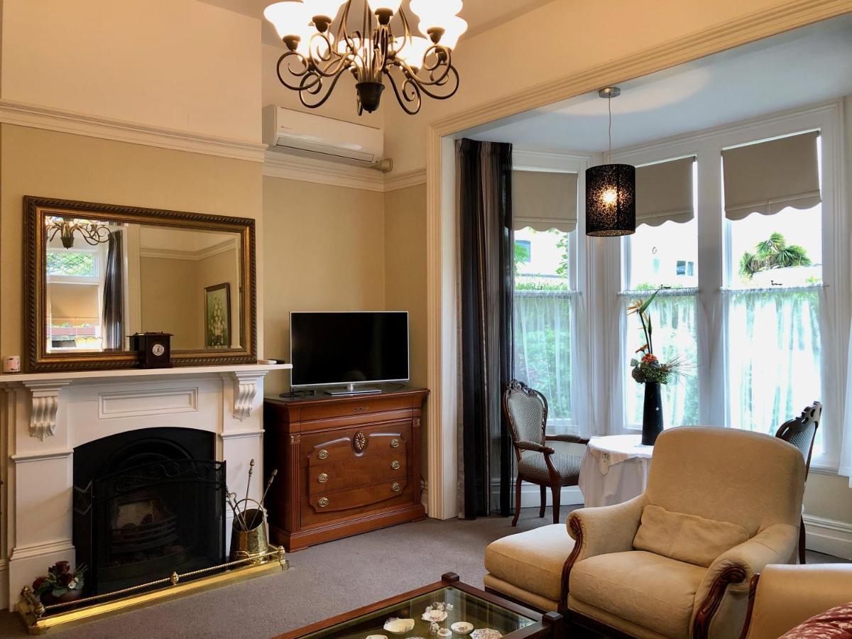 Holly Manor - The Historic Gallery Apartment *