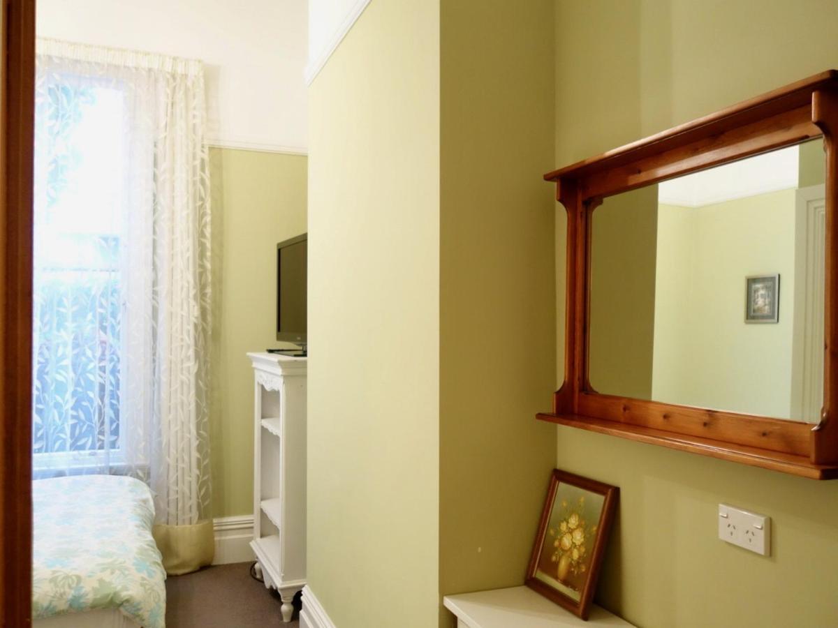 Holly Manor - The Historic Gallery *