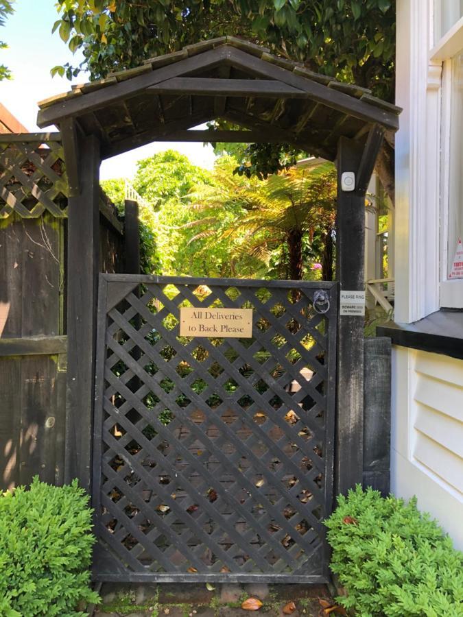 Holly Manor - The Historic Gallery Apartment *
